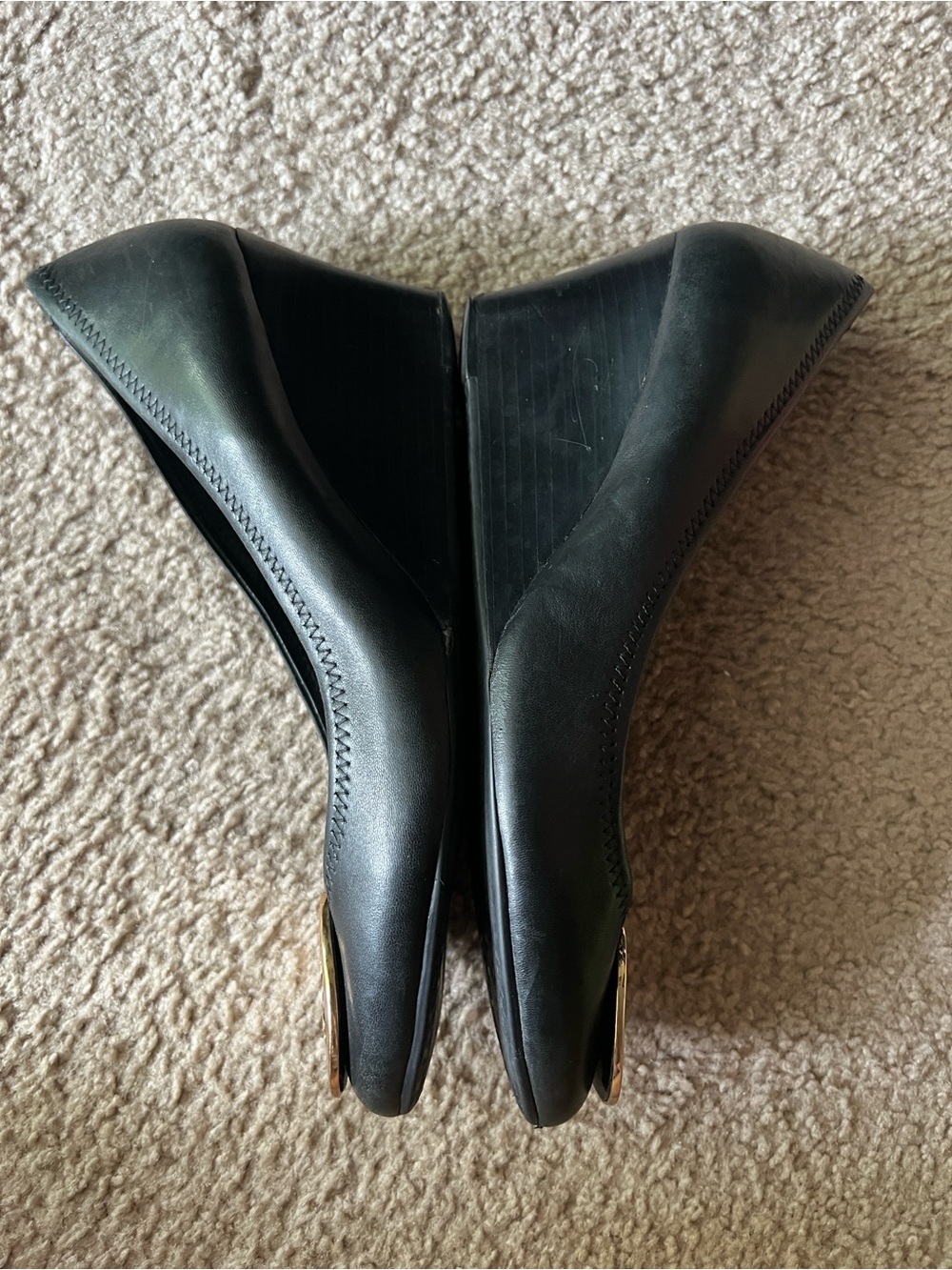 Tory Burch Sally Wedge Black Gold Logo Leather Heels Pumps Sz 9.5 - Picture 5 of 8